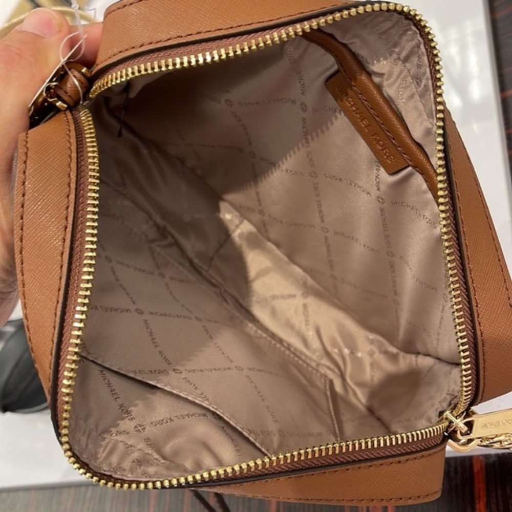 Michael Kors Large Jet Set Item East West Crossbody Brown - Picture 10 of 16